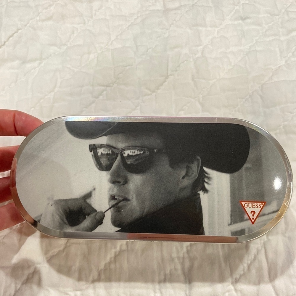 Guess Vintage Tin SunglassesRARE Case Scotland men Model Graphic Collect…​​​​